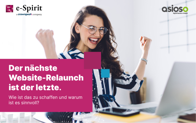 eine glückliche Frau liest ein E-Book über den Prozess des Relaunches einer Website